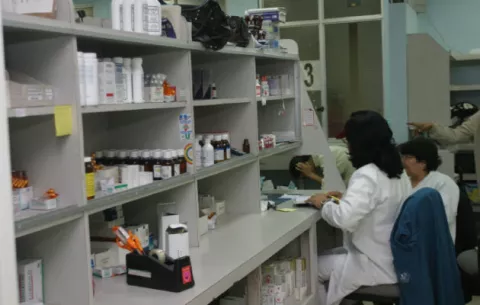 Farmacéuticas reciben listado de 153 productos que componen la Canasta Básica de Medicamentos