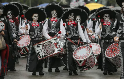 México, Ecuador y Brasil, extravagantes celebraciones del Día de los Muertos 