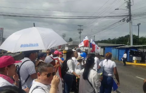 Exfuncionarios de Migración denuncian despidos injustificados