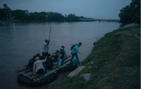 Migrantes recurren a préstamos para viajar a Estados Unidos