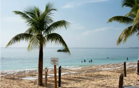 Millonario hermético está comprando las Islas Caimán