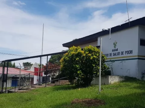 Centro de Salud de Pocrí tiene tres años cerrado por estar infestado de guano de murciélago 