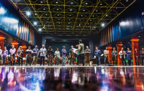 Orquesta suiza va más allá de la música