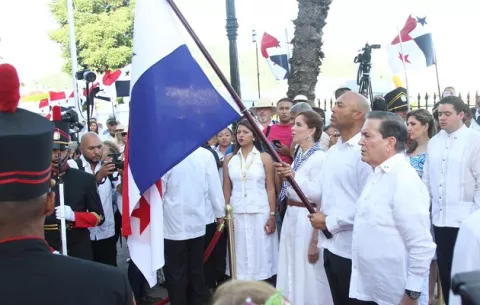 Mariano Rivera evita hablar de las reformas constitucionales y agradece ser abanderado del 4 de Noviembre