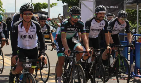 Peter Sagan lidera prueba en Colombia 