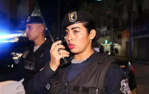 Mujeres policías no están obligadas a utilizar su apellido de casadas