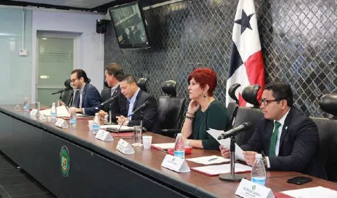 Avalan proyecto sobre pólizas de seguro contra accidentes en los centros escolares