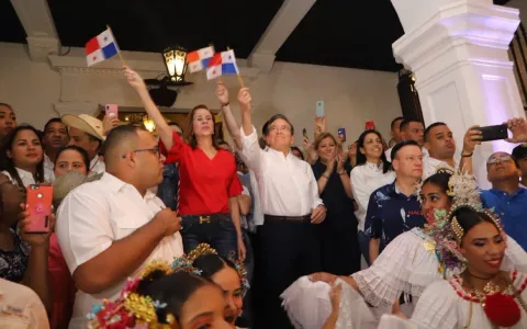 Laurentino Cortizo inicia celebración de los 116 años de Separación de Panamá de Colombia con las tradicionales dianas