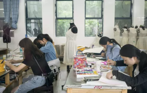 Estudiantes monitorean las opiniones ideológicas de sus profesores
