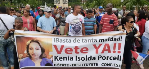 Manifestantes piden la cárcel para la procuradora Kenia Porcell, tras el escándalo de los Varelaleaks 