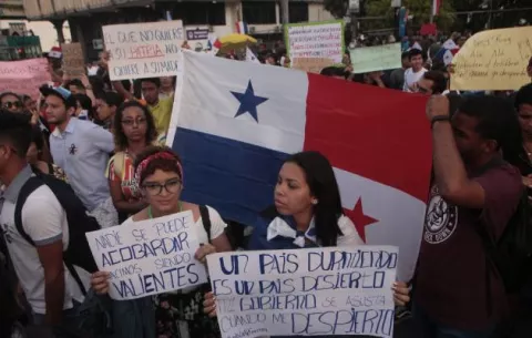 Piden a la ciudadanía estar vigilantes de reformas constitucionales, una vez retome la Asamblea el debate