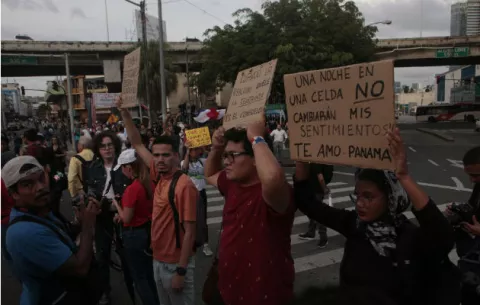 Jóvenes mantienen posición de que se retire totalmente el paquete de reformas constitucionales