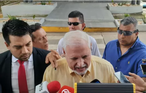 Ricardo Martinelli presenta querella penal contra magistrados Jerónimo Mejía y Harry Díaz