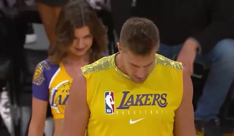 Serena Williams y Rob Gronkowski, porristas de los Lakers