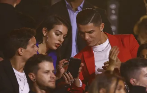 Cristiano Ronaldo  y Georgina, ¿tensión en plena alfombra roja?