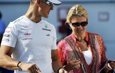 Esposa de Schumacher esconde la verdad sobre la condición del heptacampeón, asegura su exmánager