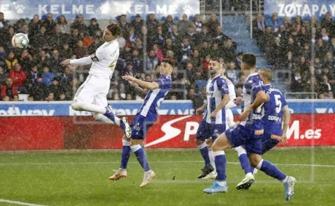 Ramos y Carvajal hacen líder al Real Madrid