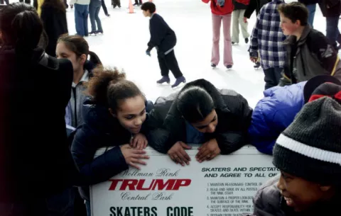 Retiran el sello de Trump en pistas de patinaje
