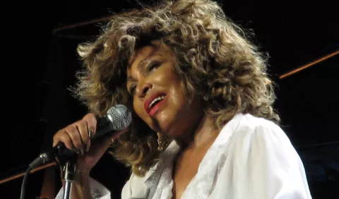 Tina Turner aún brilla a sus 80