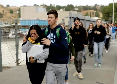 Tiroteo en una escuela de Los Ángeles deja dos víctimas mortales y varios heridos