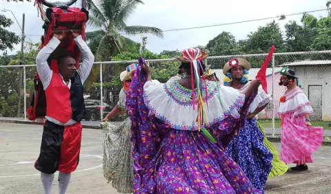 La danza que exalta la coquetería del hombre