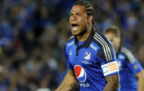 Román Torres viaja a Colombia para negociar con Millonarios