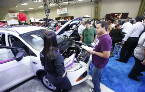 Sigue tendencia a la baja en venta de autos nuevos