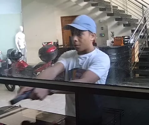 Dos delincuentes ingresan a una empresa de la Zona Libre buscando la caja fuerte