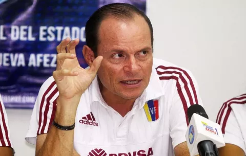 Kenneth Zseremeta no será presentado aún como DT de Panamá; tiene contrato con Dominicana