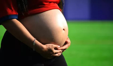 La vacuna es un escudo contra la  tosferina, aconsejan a las embarazadas al respecto