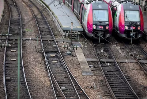 La huelga en Francia provoca por segundo día nuevos bloqueos en el transporte