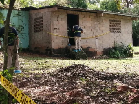 Hallan cadáver de anciano atado de pies y manos en el Coco, mientras que en Arraiján encuentran otro portando una Biblia