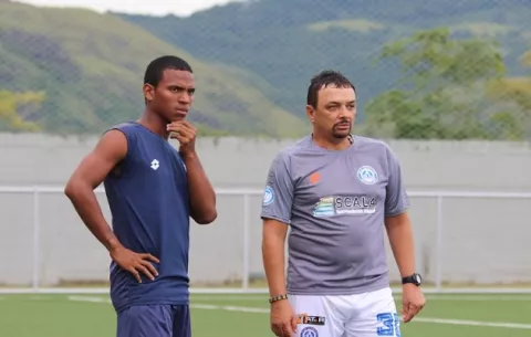Richard Parra dispara tras sanción a Ariel Alvarado: 'El día les llegará C y C'