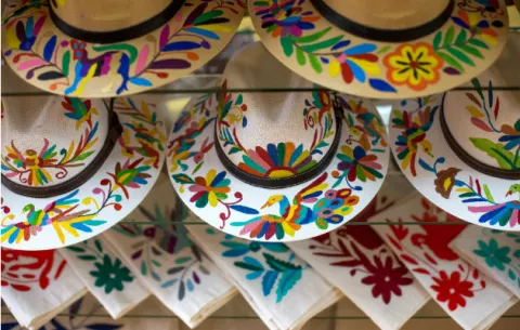 Artesanos mexicanos defienden sus obras del plagio