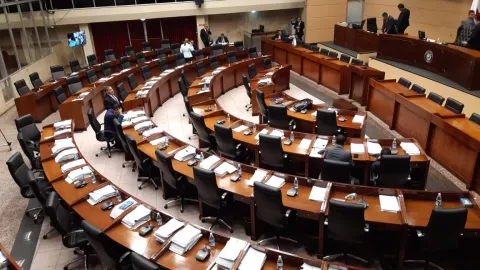 Retraso en el inicio de ratificación de magistrados; bancadas están reunidas