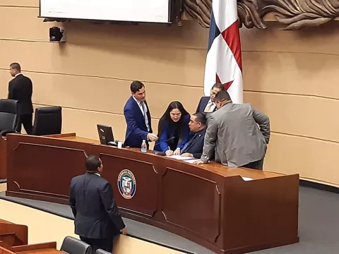 Se reanuda ratificación de magistrados designados; bancadas se reunieron horas antes