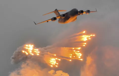 Lanzan agua bendita desde aviones fumigadores en poblado de Luisiana