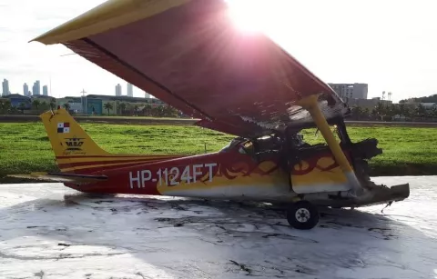 Video: Avioneta se incendia en el Aeropuerto Marcos A. Gelabert, en Albrook
