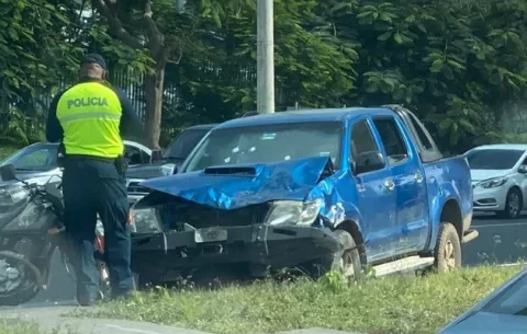 Video: Balacera, supuesta privación de libertad y robo de planilla terminan en accidente de tránsito frente a Los Pueblos 