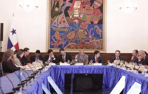 Panamá reitera compromiso de transparencia del sistema bancario 