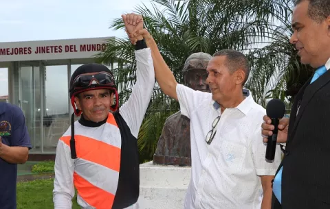 Jesús Barría bate récord y es el rey en triunfos de la hípica nacional 