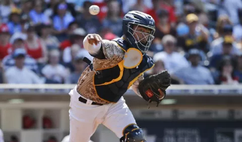 Christian Bethancourt firma con los Filis de Filadelfia 
