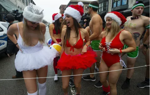 La carrera de los Santa Claus en traje de baño ya es toda una tradición en Boston