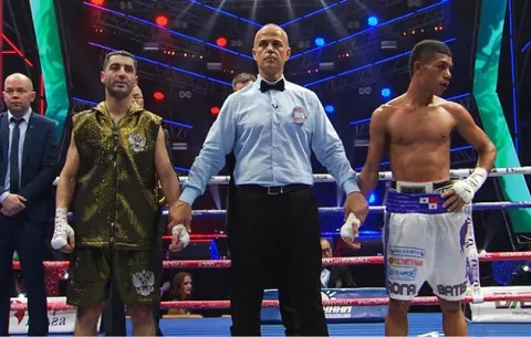 Panameño 'Gallito' Batista cae ante medallista olímpico en Rusia