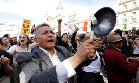 Colombianos rechazan la reforma fiscal de Iván Duque al ritmo de las cacerolas