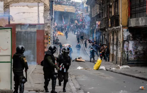 Reaparecen tensiones étnicas en Bolivia, tras una nueva líder europea