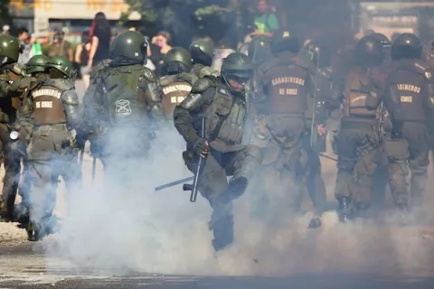 Despliegan un millar de policías en la zona cero de las protestas en Chile