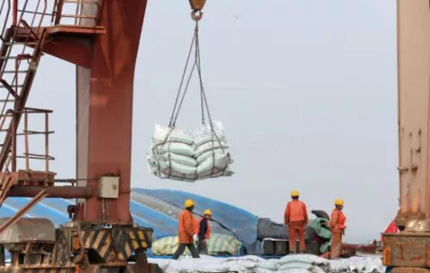 China anuncia la retirada de aranceles a la soja y al cerdo estadounidenses