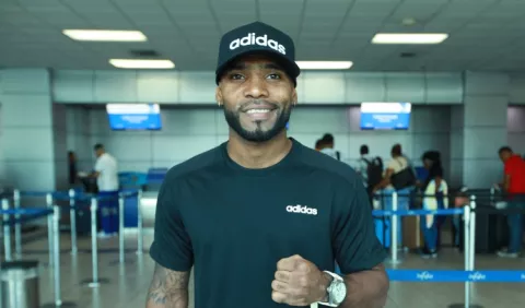 Jezreel Corrales  va contra Chris Colbert por el título interino vacante de la AMB