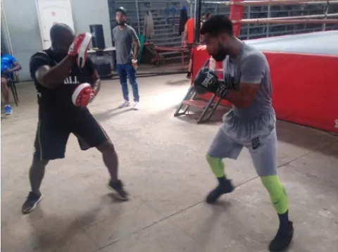  Jezreel Corrales: 'En enero como pavo y jamón'